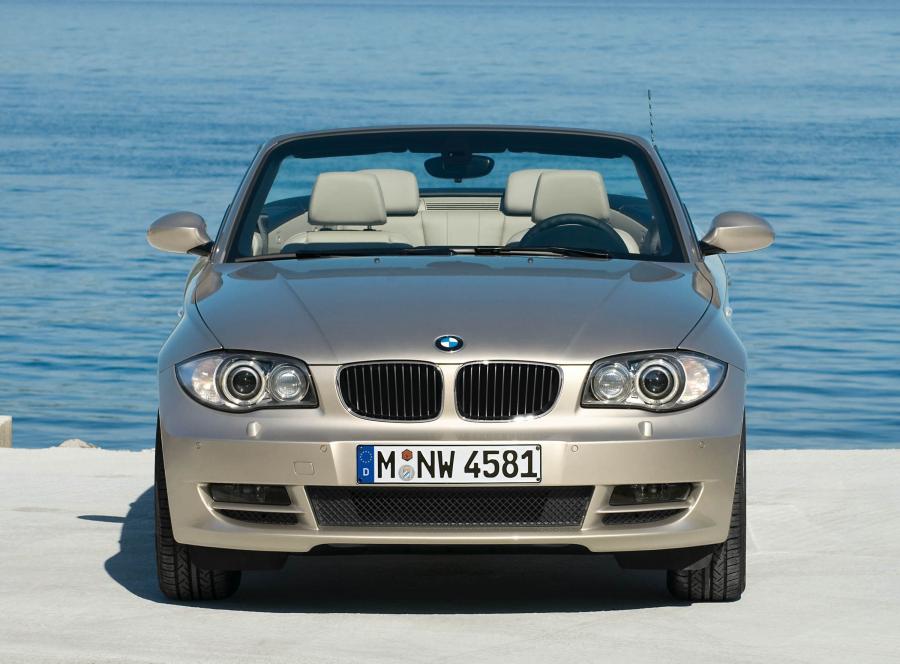  BMW 1-Series Convertible 2011 года  (фото 41 из 69)